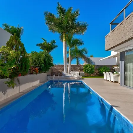 El Duque Private Lux 아데제